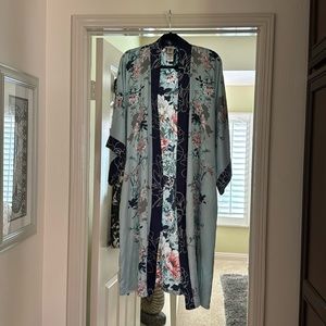 In Bloom By Jonquil Satin Blue Floral 3/4 Sleeve Wrap Robe - Size XS/S